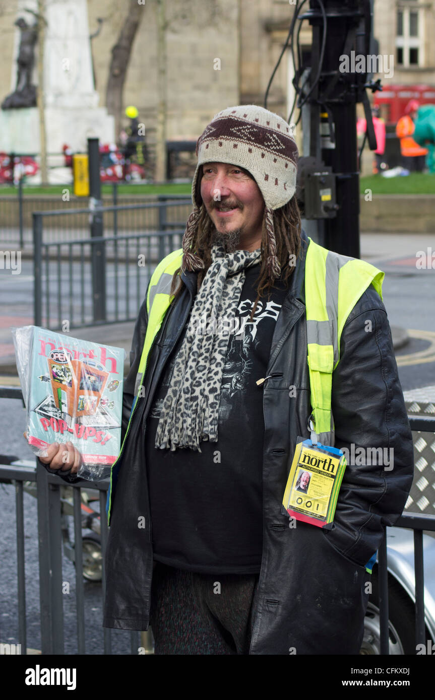 Grande problema del venditore nel centro cittadino di Leeds Foto Stock