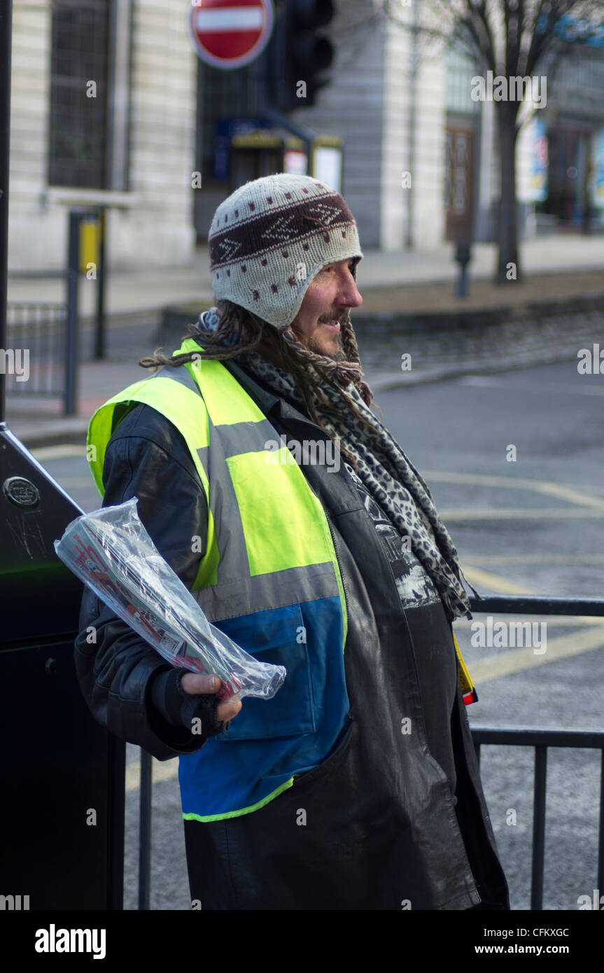 Grande problema del venditore nel centro cittadino di Leeds Foto Stock