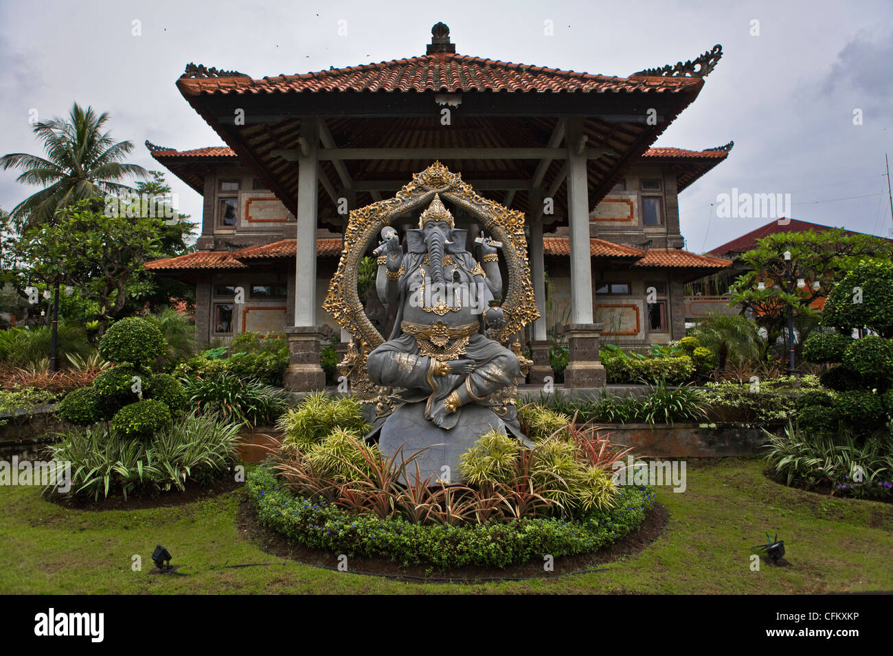 Balinese in pietra scolpita la statua di Ganesh in tempio indù nei pressi di Ubud, Bali Indonesia, South Pacific Asia. Foto Stock