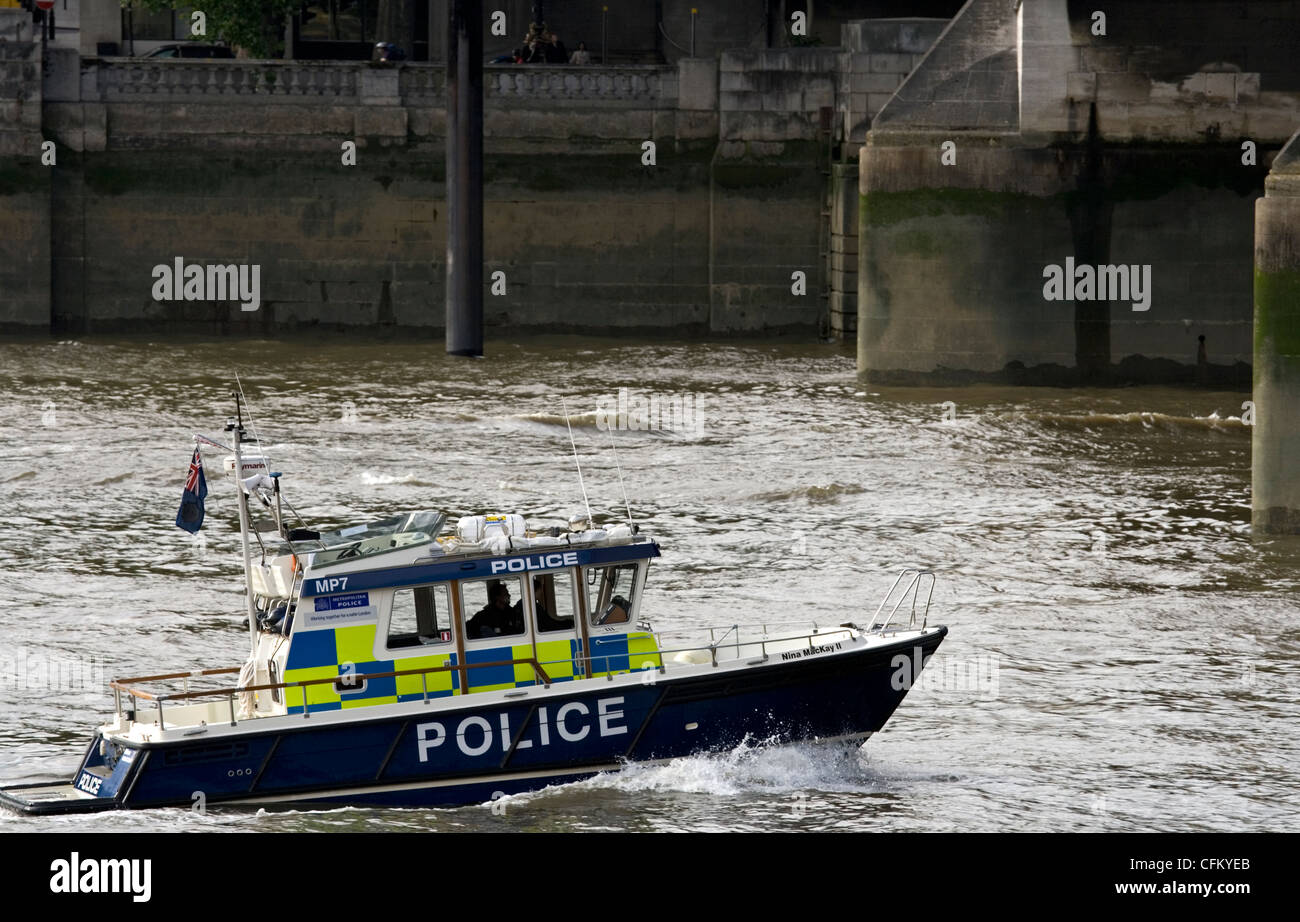 La Metropolitan Police patrol barca sul fiume Tamigi, London Inghilterra England Foto Stock