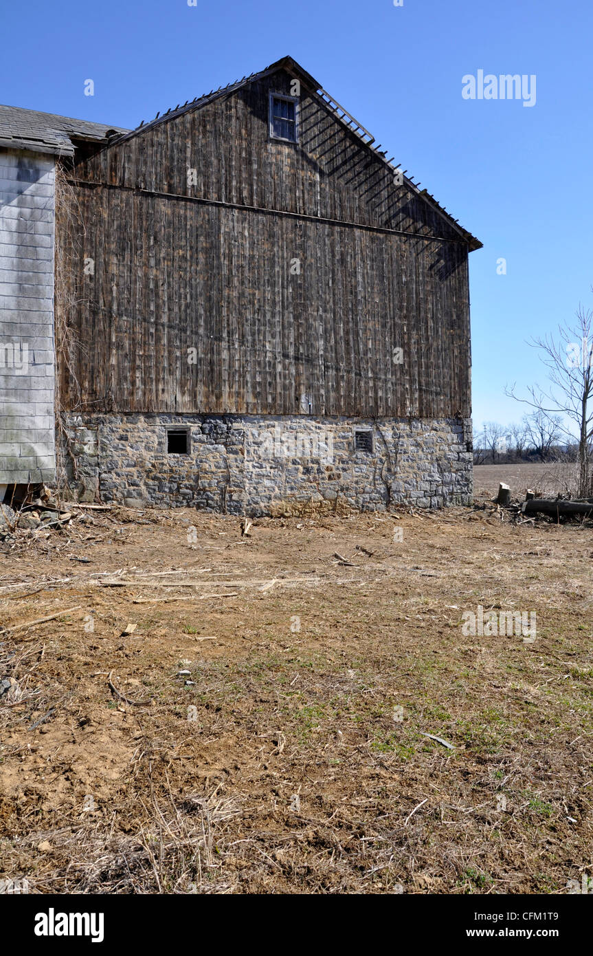 Esterno di un vecchio fienile usurata nella parte orientale della Pennsylvania Foto Stock