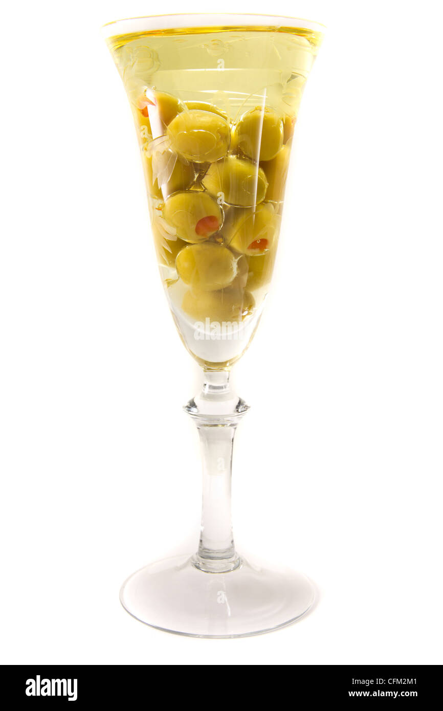 Immagine di un bicchiere di vino con olio d'oliva all'interno Foto Stock