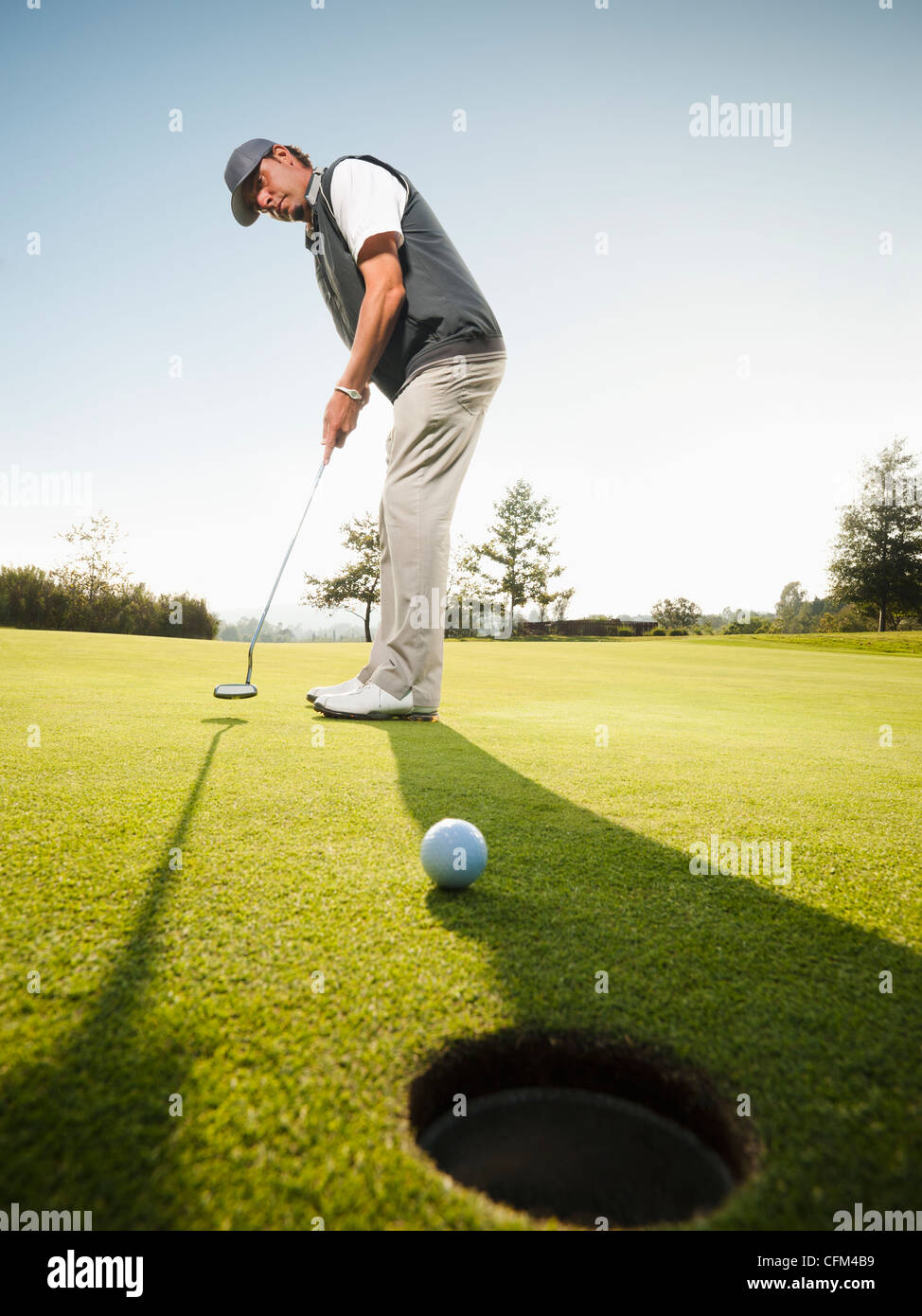 Stati Uniti, California, Mission Viejo, uomo giocando a golf Foto Stock