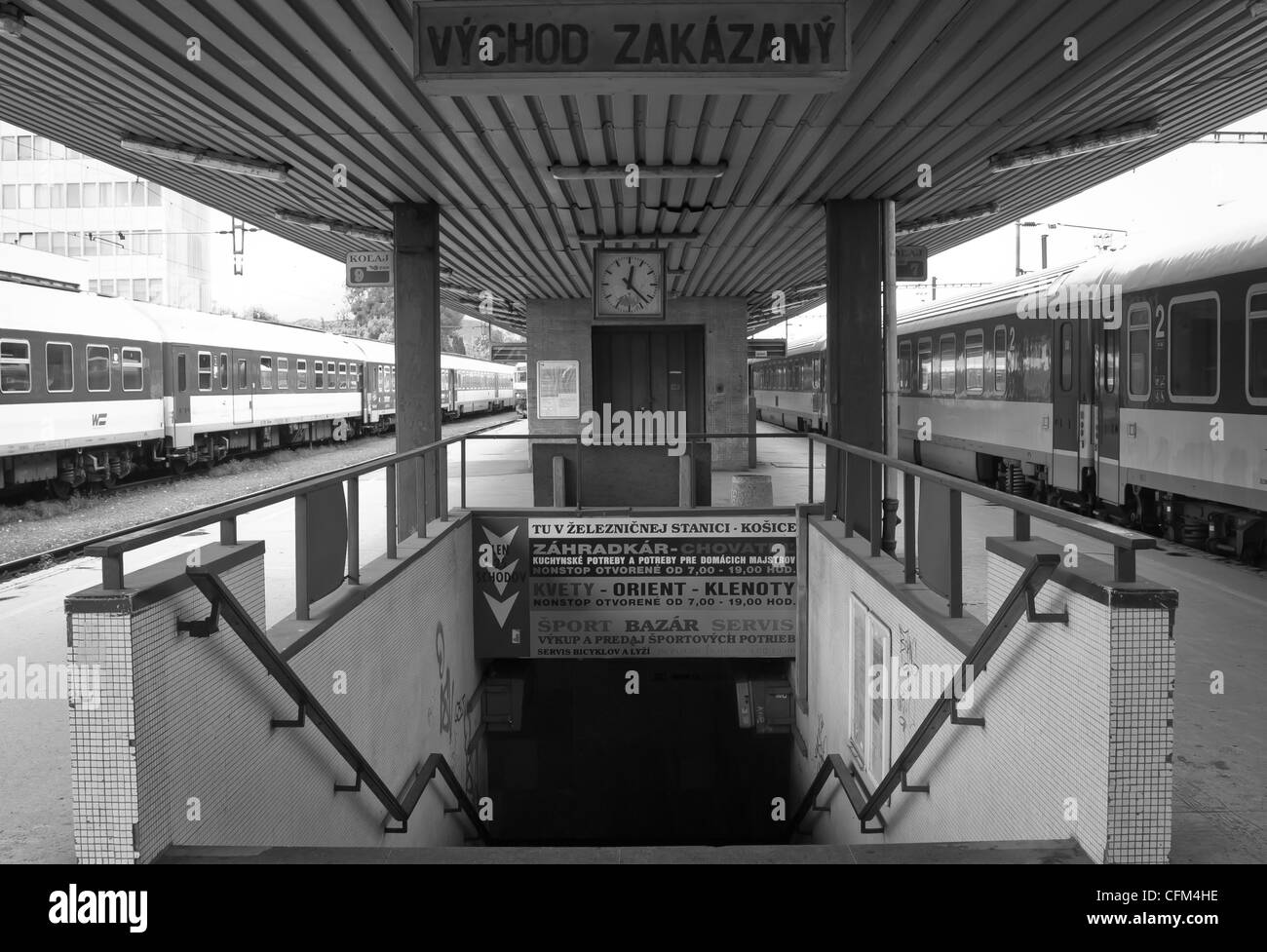 Stazione ferroviaria Kosice Slovacchia scale di piattaforma di trasporto di viaggio ferroviario di viaggio Foto Stock