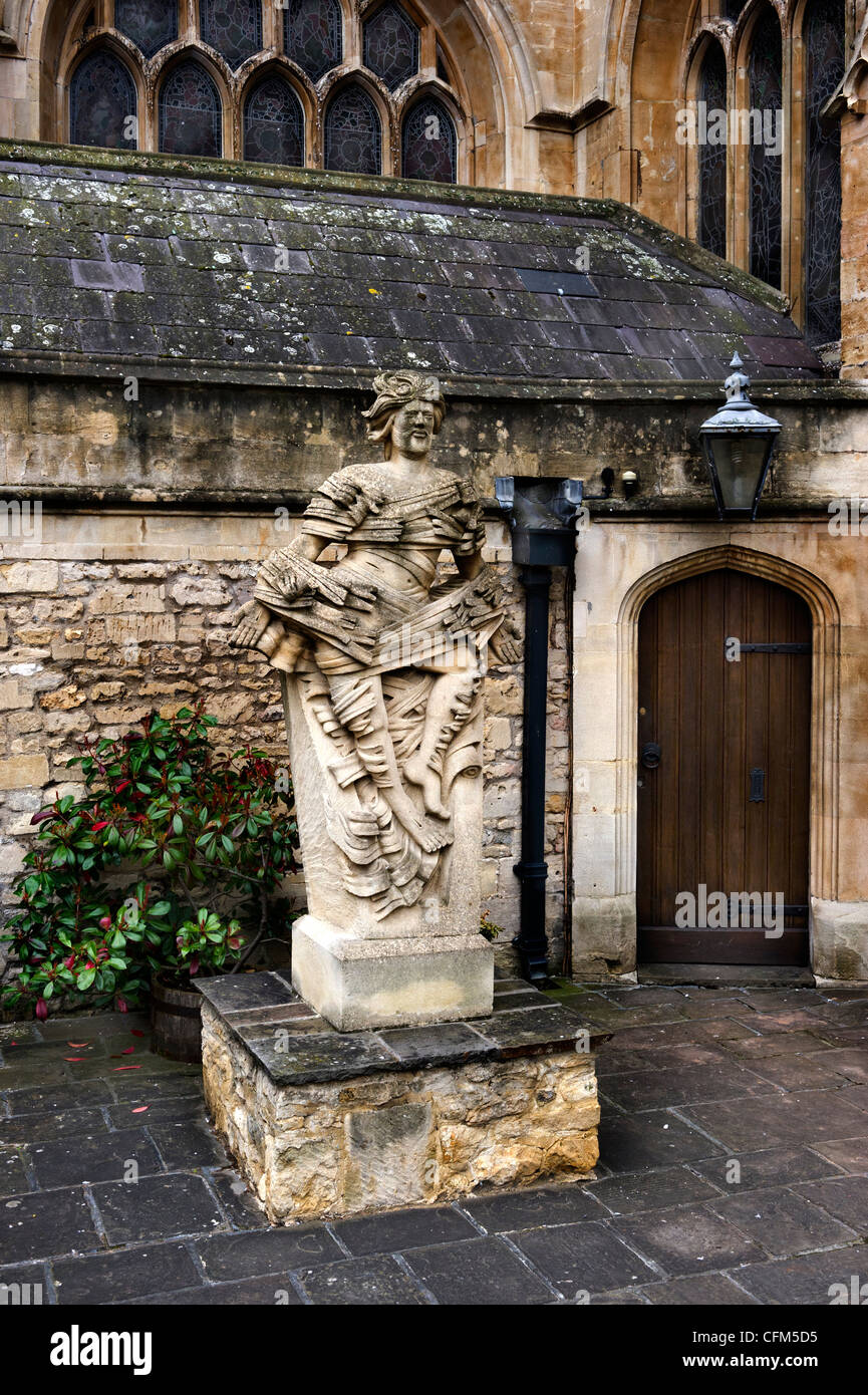 La statua del Cristo Risorto all'ingresso il patrimonio Vaults nella Abbazia di Bath Foto Stock