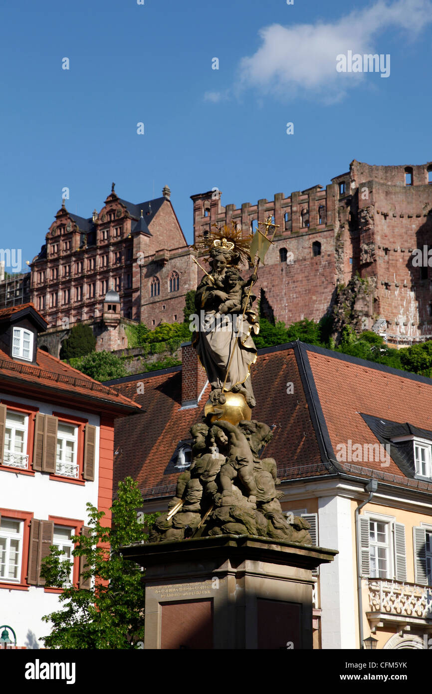 Vista da Kornmarkt al castello di Heidelberg, Baden-Württemberg, Germania, Europa Foto Stock