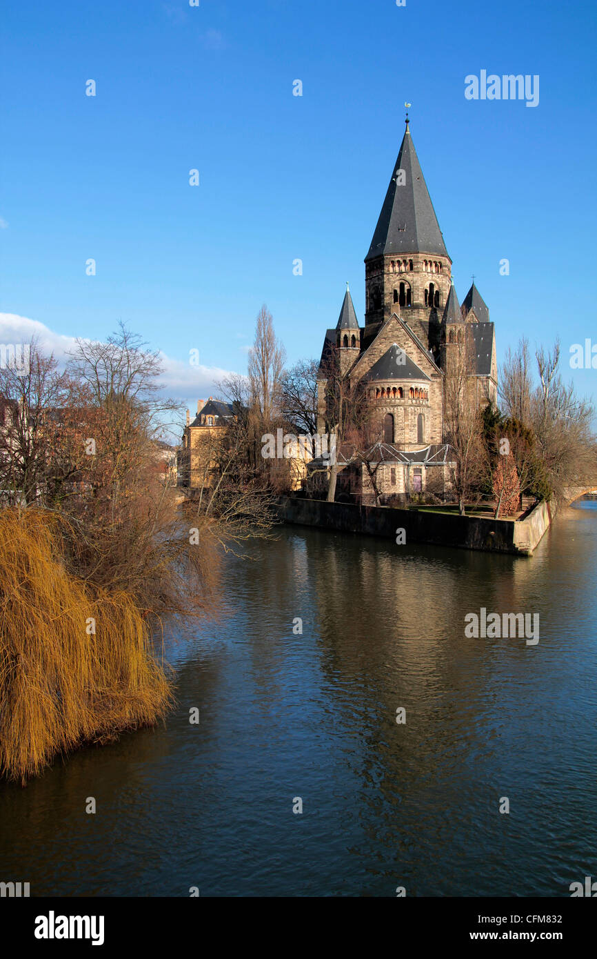 Fiume Mosel e Tempio Neuf, Metz, Lorena, Francia, Europa Foto Stock