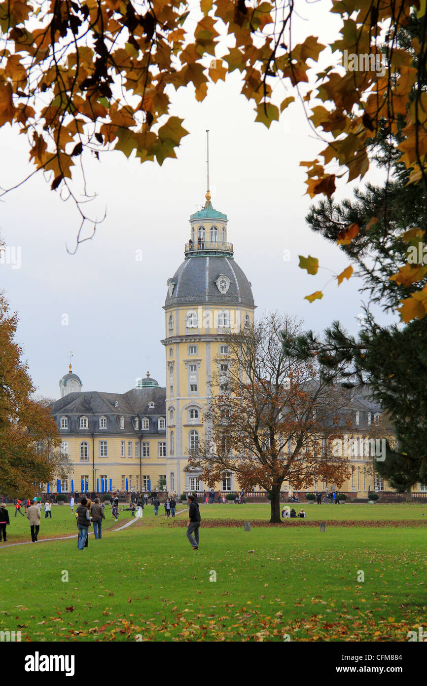 Palazzo e Giardini, Karlsruhe, Baden-Württemberg, Germania, Europa Foto Stock