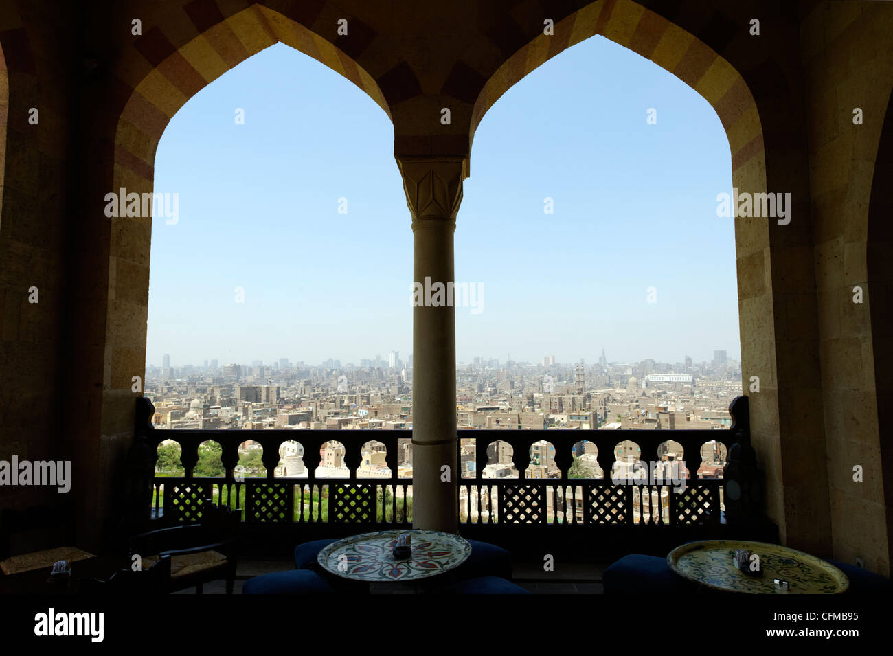 Il Cairo. L'Egitto. Vista panoramica del Cairo dall'Oriental progettato Alain Le Notre pasticceria a Al-Azhar parco verde paesaggistico Foto Stock
