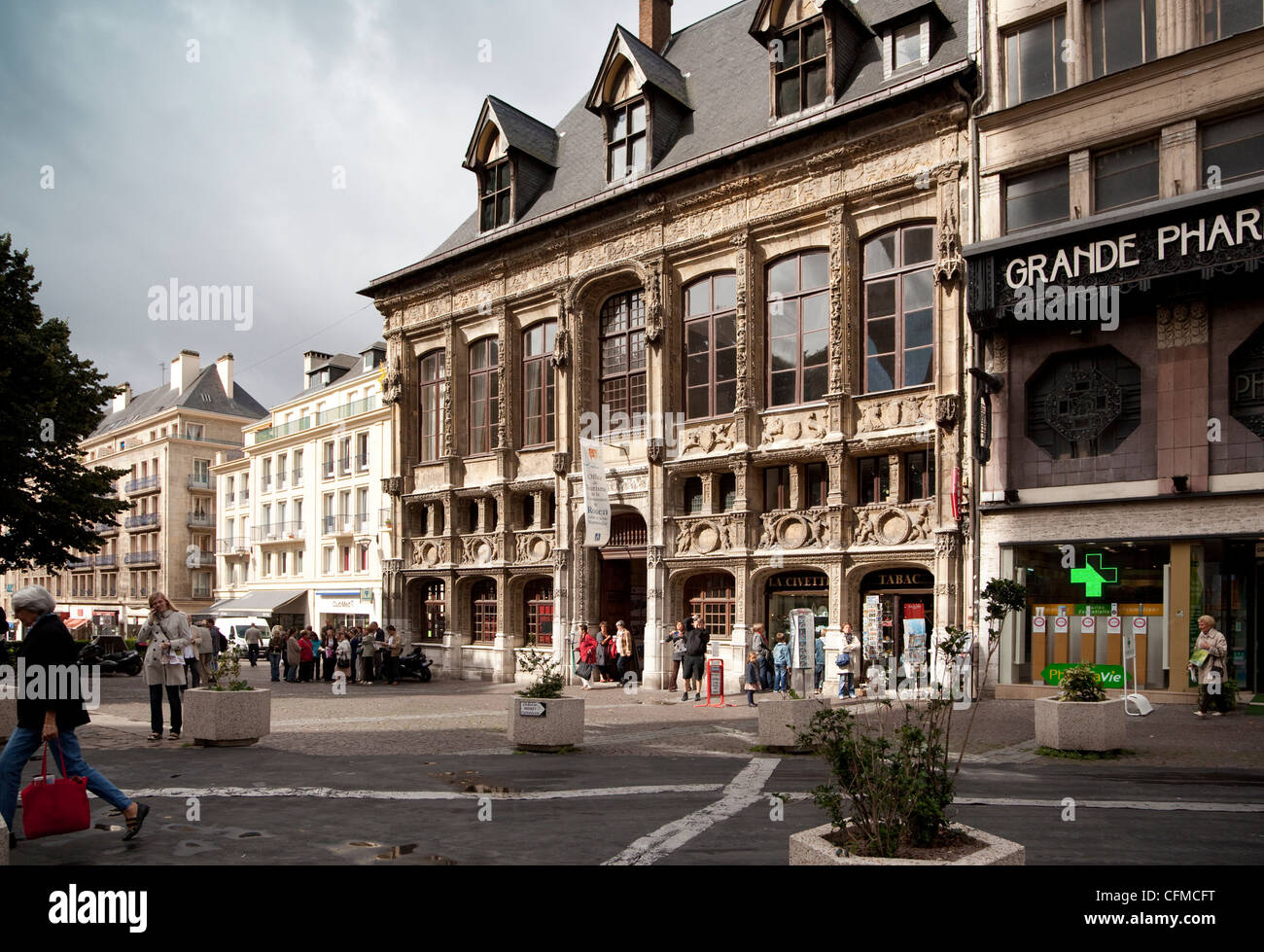 Ufficio del turismo di edificio di fronte alla cattedrale di Rouen, Alta Normandia, Francia, Europa Foto Stock