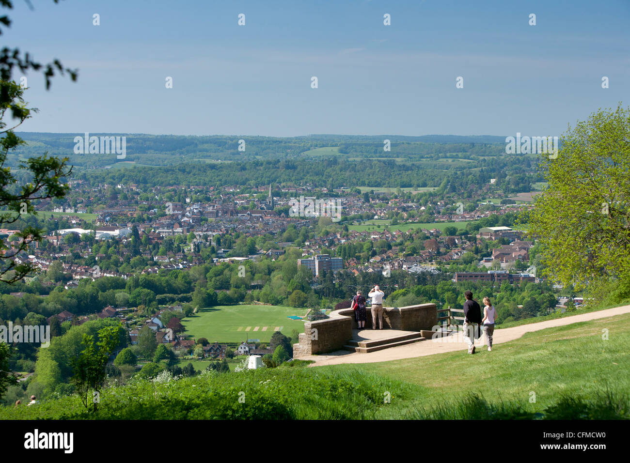 Vista di Dorking da Box Hill view point, Surrey Hills, North Downs, Surrey, England, Regno Unito, Europa Foto Stock