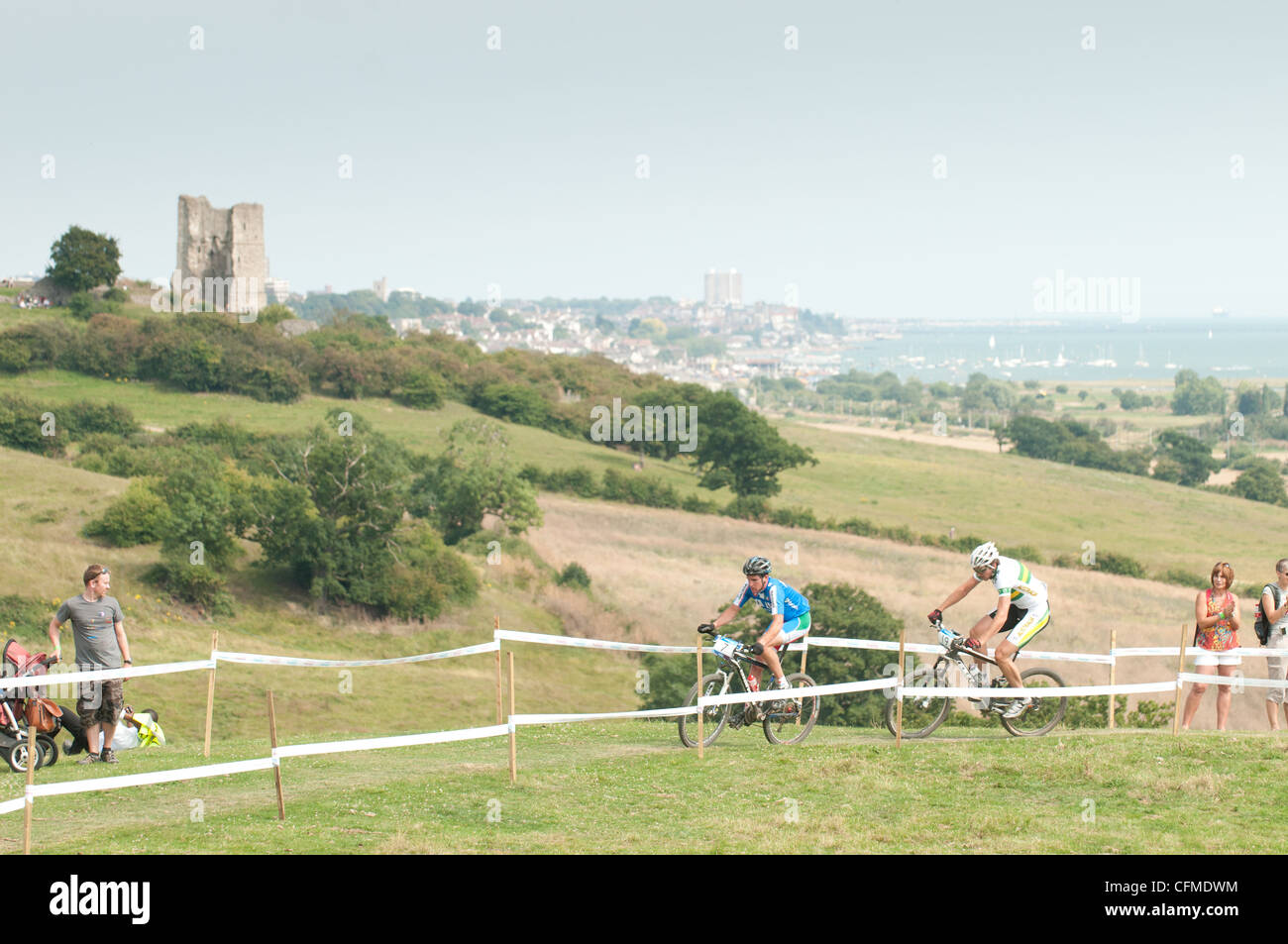 Mountain bike racing su Londra 2012 Corso di giochi a Hadleigh Farm, Essex, Regno Unito Foto Stock