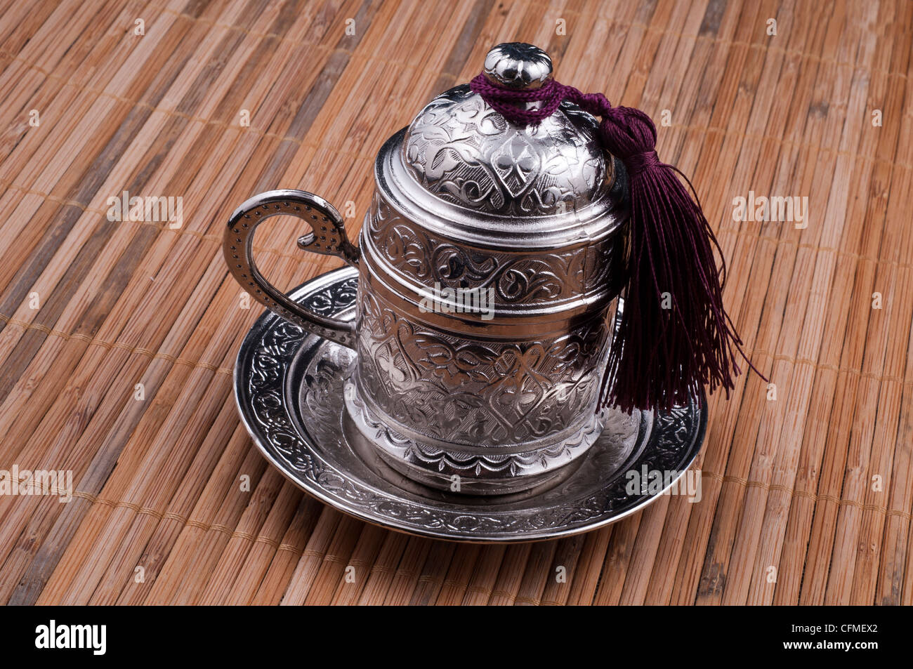 Set da caffè turco Delight e Silver - servizio tradizionale di tè mediorientale Foto Stock