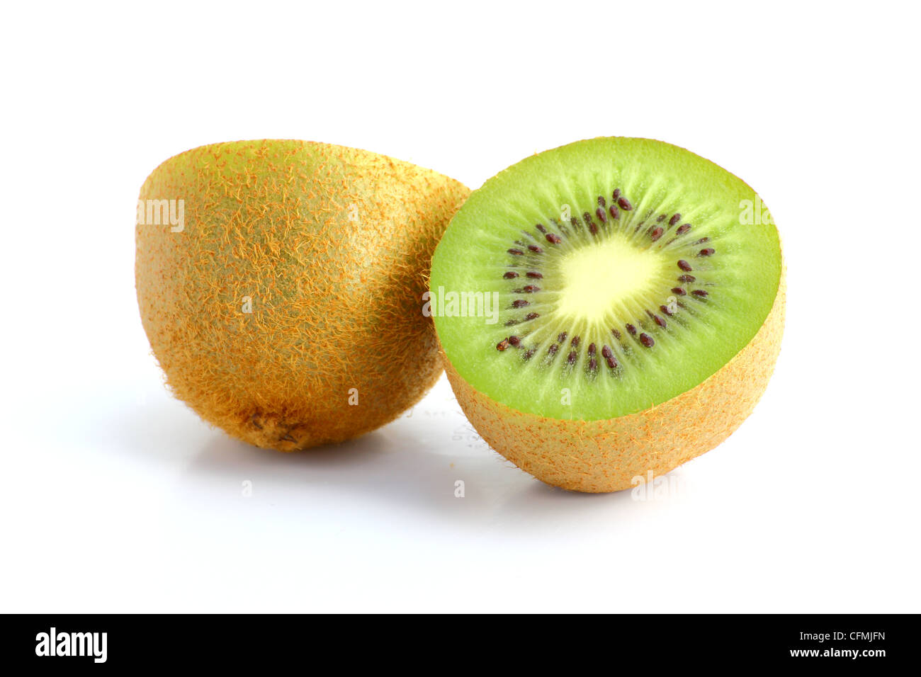 Molto appetitoso kiwi tagliati in due e pronto a mangiare Foto Stock