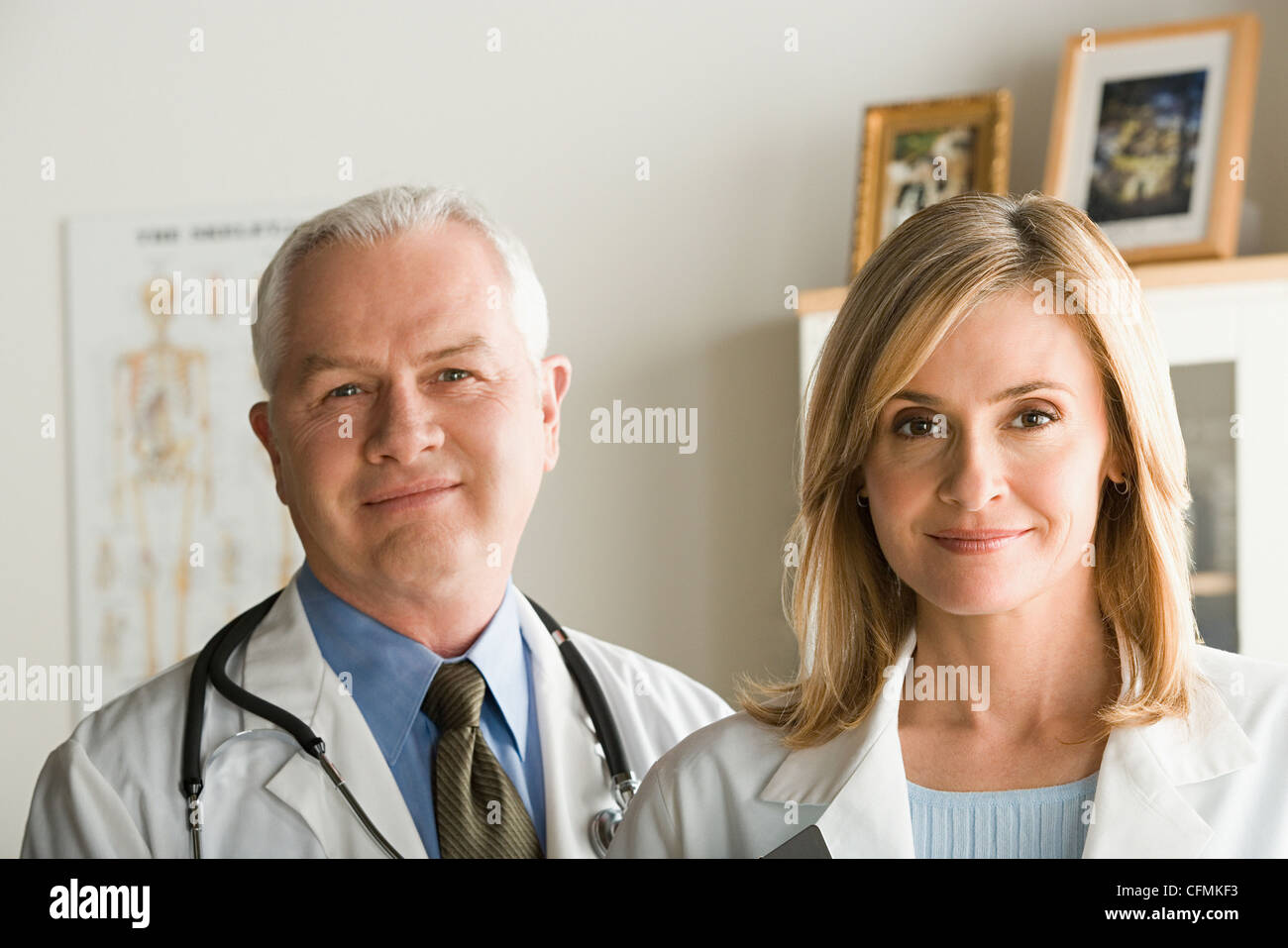 Stati Uniti, California, Los Angeles, ritratto di due medici Foto Stock