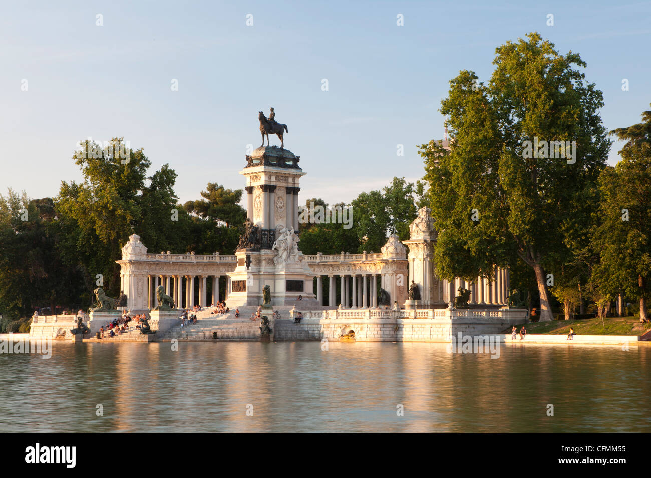 Un monumento di Alfonso XII, Parque del Buen Retiro, Madrid, Spagna Foto Stock