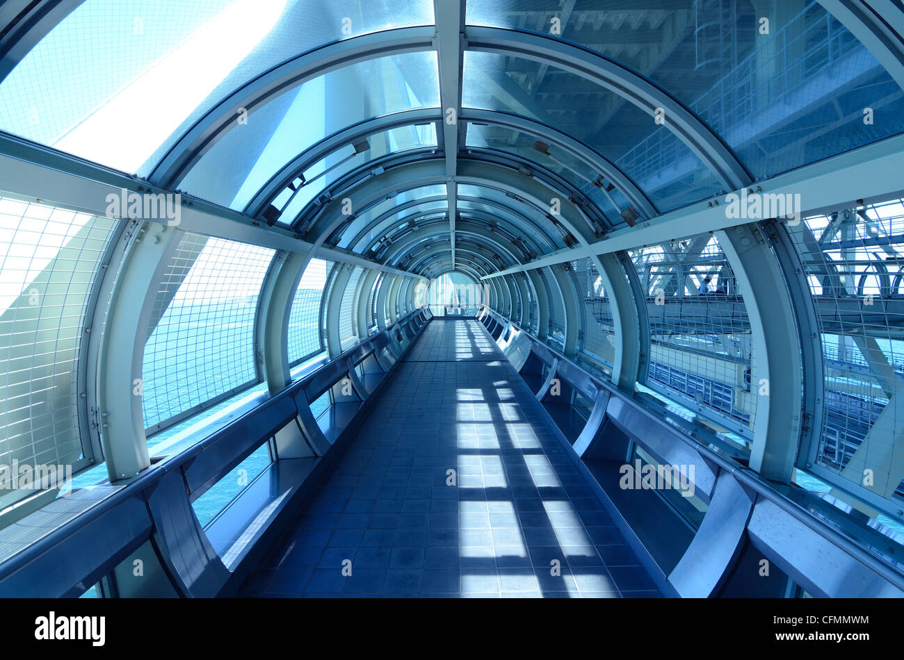 Passerella di vetro immagini e fotografie stock ad alta risoluzione - Alamy