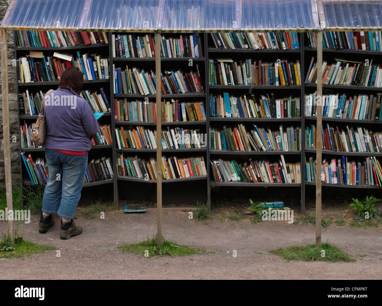 Onestà Book shop, Hay-On-Wye, la città dei libri in Italiano / Inglese / confine gallese Foto Stock