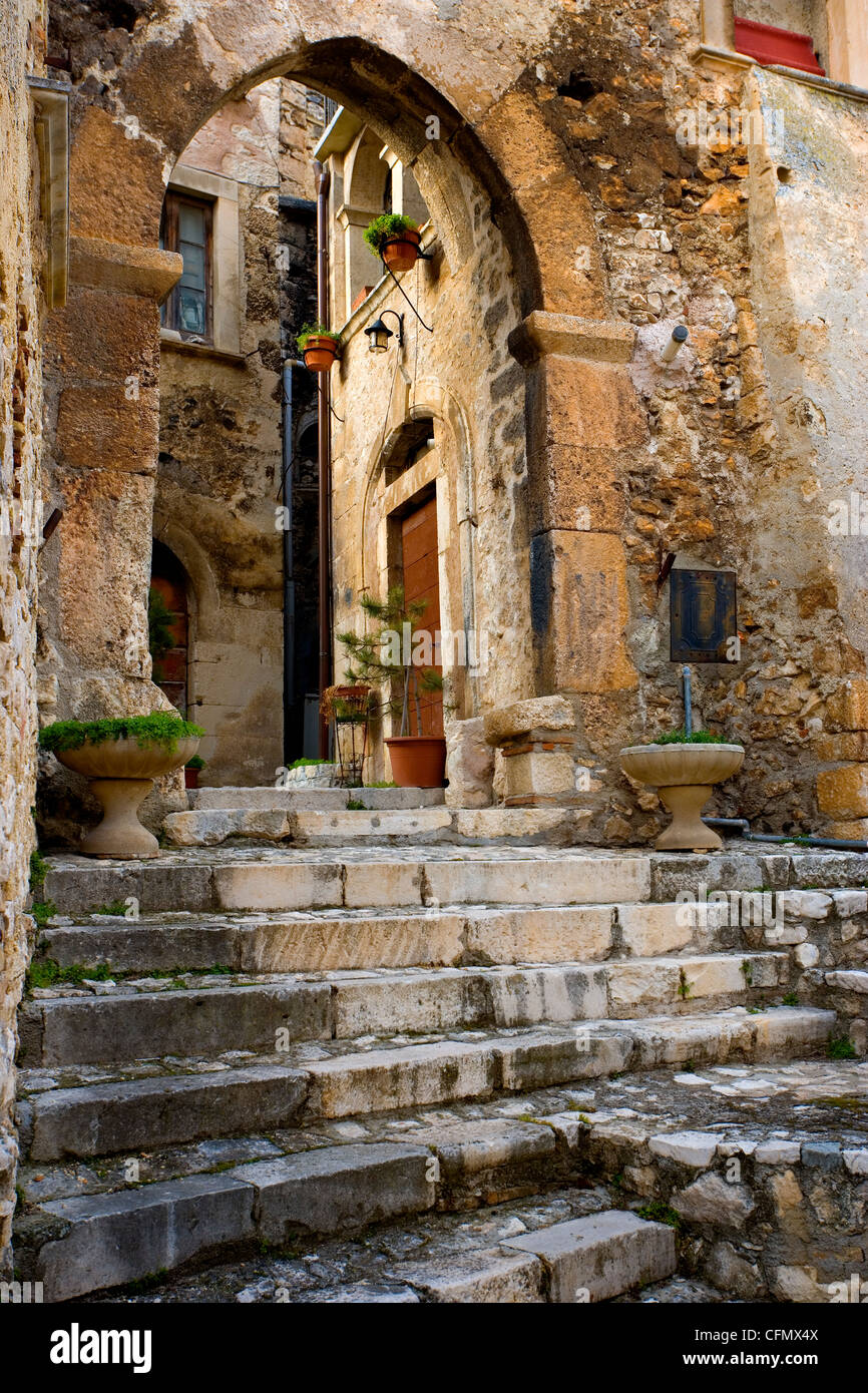 Navelli street scene, Abruzzo, Italia,tipico,rurale medievale, Foto Stock
