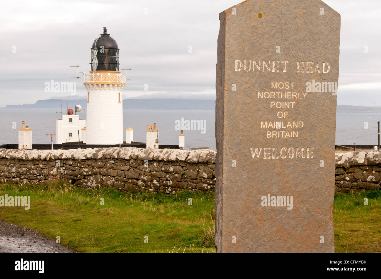 Testa di Dunnett, il punto più settentrionale sulla terraferma britannica, guardando verso l'isola di Hoy nelle Orkney Foto Stock