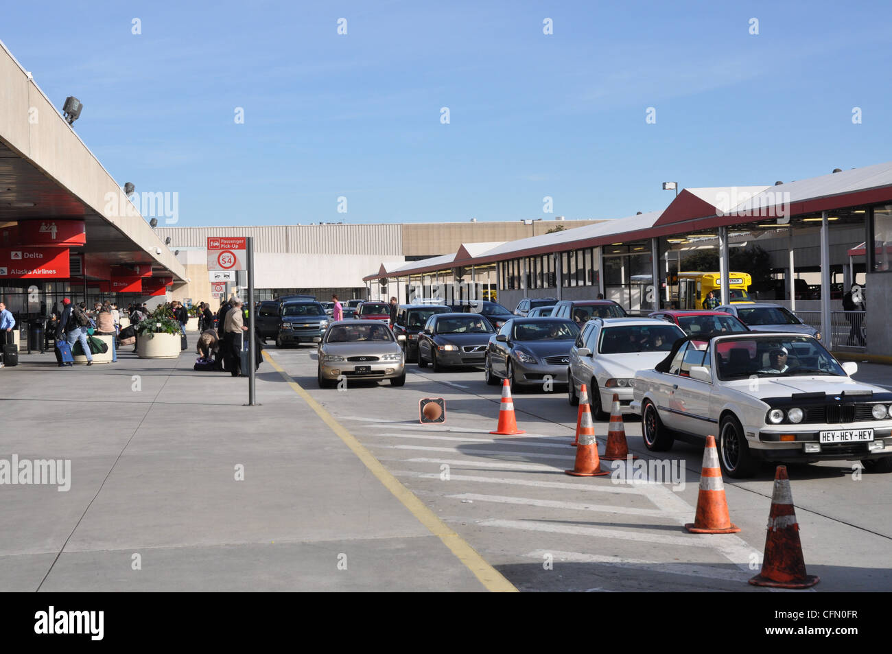 Il prelevamento e il rientro dei passeggeri delle compagnie aeree ad Atlanta Hartsfield Jackson Airport. Foto Stock