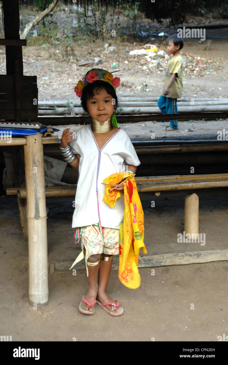 I giovani lungo collo Karen hilltribe girl in Taton Village Chiang Mai nel nord della Thailandia il 21/01/2009 Foto Stock