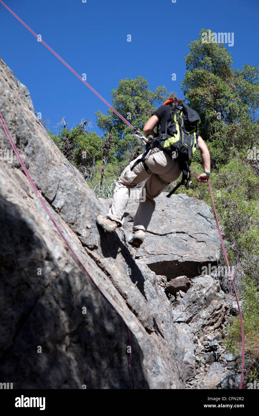 Arrampicata su roccia a Puma Lodge, vicino al Parque Nacional del Río Los Cipreses, vicino al confine Argentina a sud di Santiago del Cile. Foto Stock