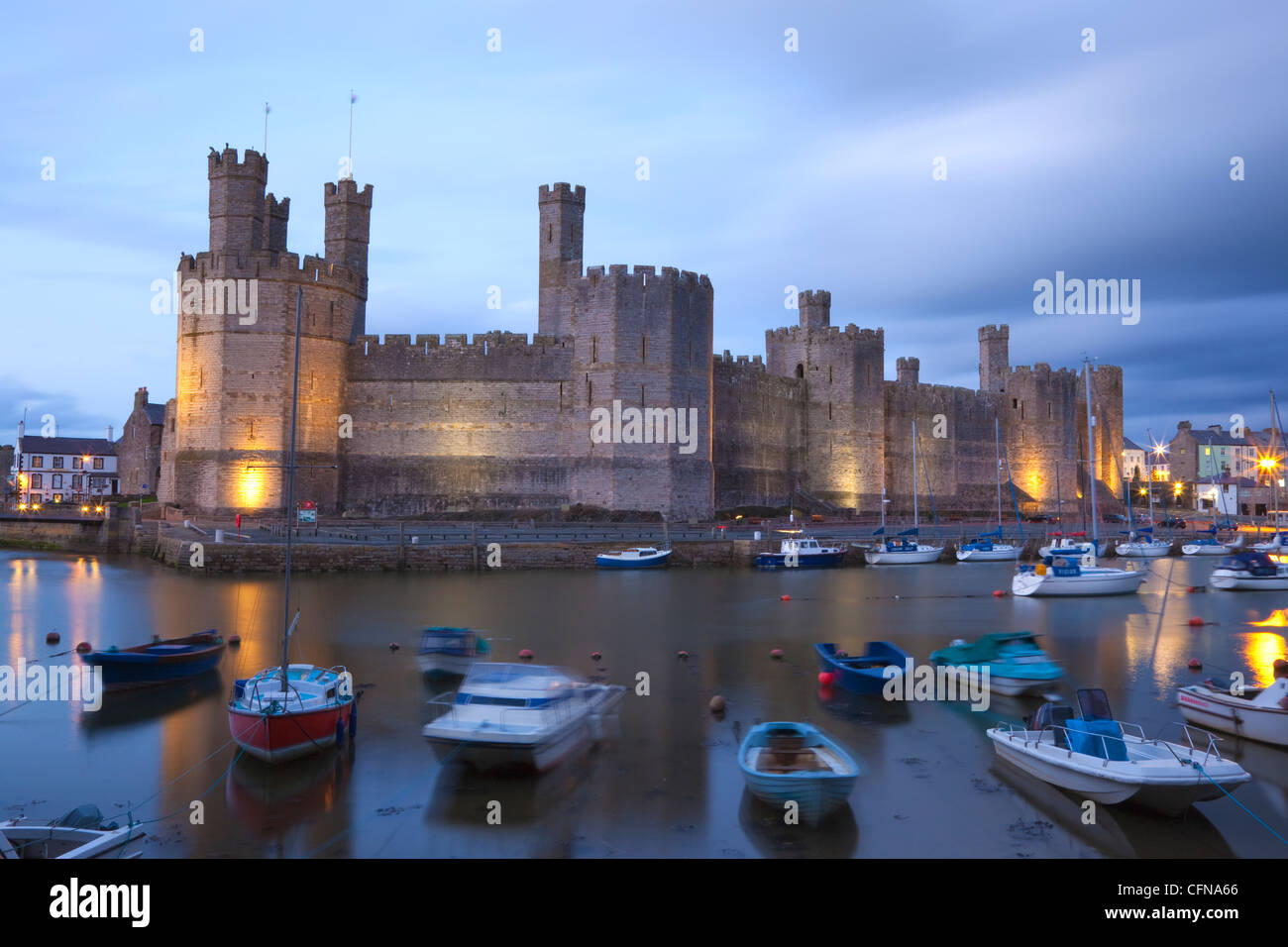 Il castello di Caernafon, Sito Patrimonio Mondiale dell'UNESCO, Caernafon (Carnarvon), Gwynedd, il Galles del Nord, Wales, Regno Unito, Europa Foto Stock