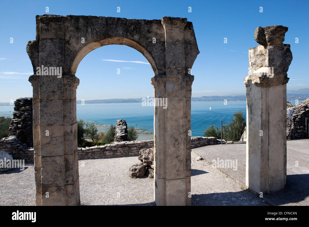 Il Catullo Villa (Grotte di Catullo), il Lago di Garda, Italia, Europa Foto Stock