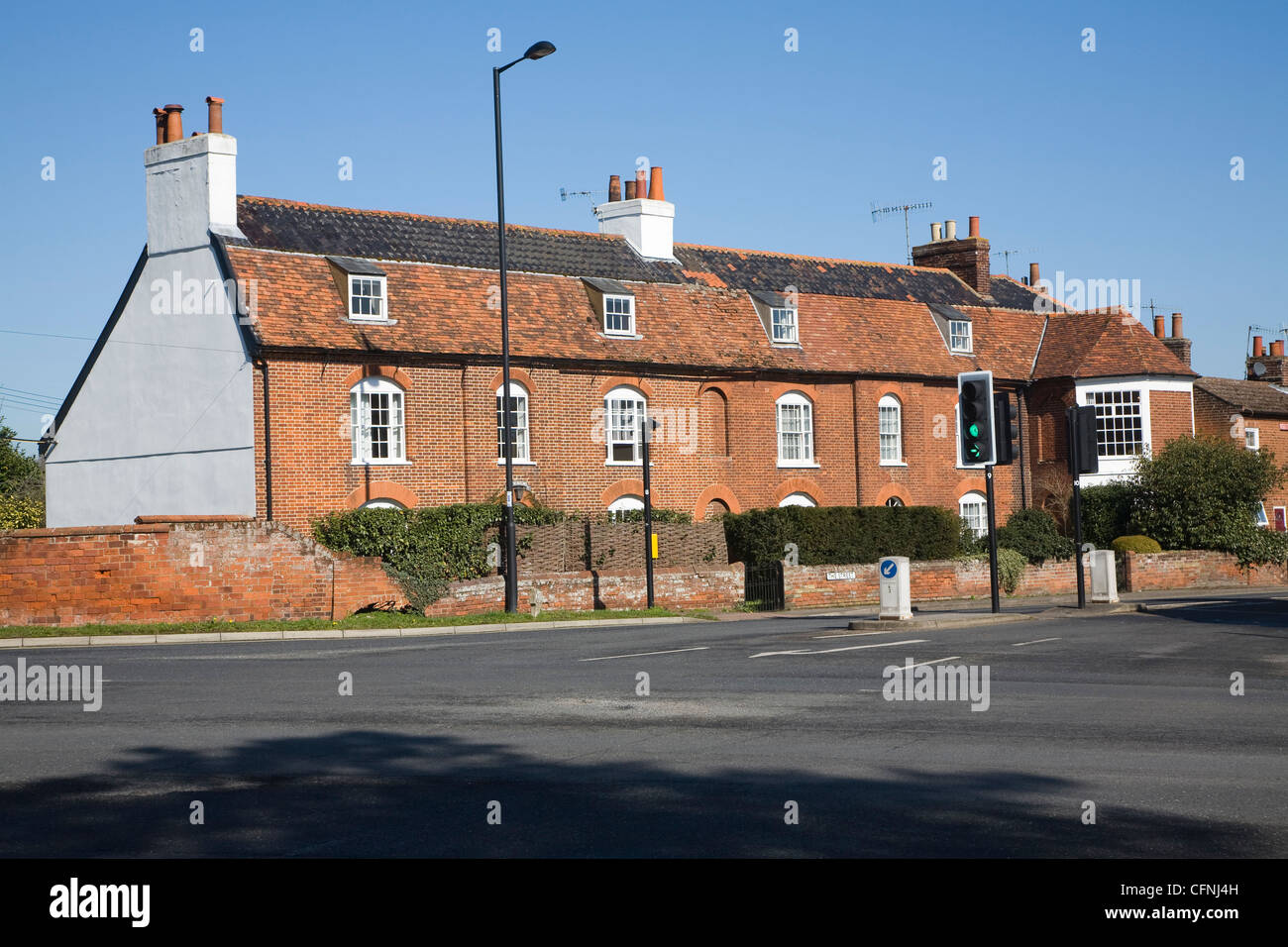 Fine del XVIII secolo terrazza georgiana con mansarda, la strada, Melton, Suffolk, Inghilterra Foto Stock