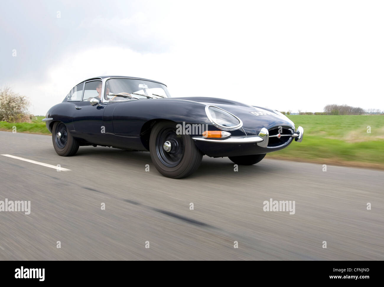 E type Jaguar 4.2 serie 1 (1964-1968) "L'auto più bella del mondo' British sports car guida Foto Stock