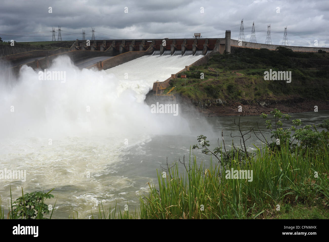 La Centrale Idroelettrica Diga di Itaipu, Brasile Foto Stock