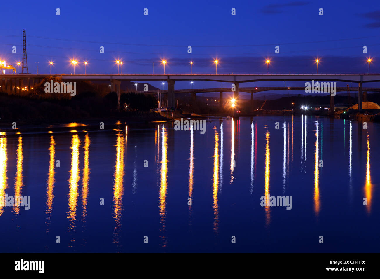 M4 ponte sul fiume nedd a briton ferry neath wales uk . Foto Stock M4 ponte sul fiume nedd a briton ferry neath wales uk . Foto Stock