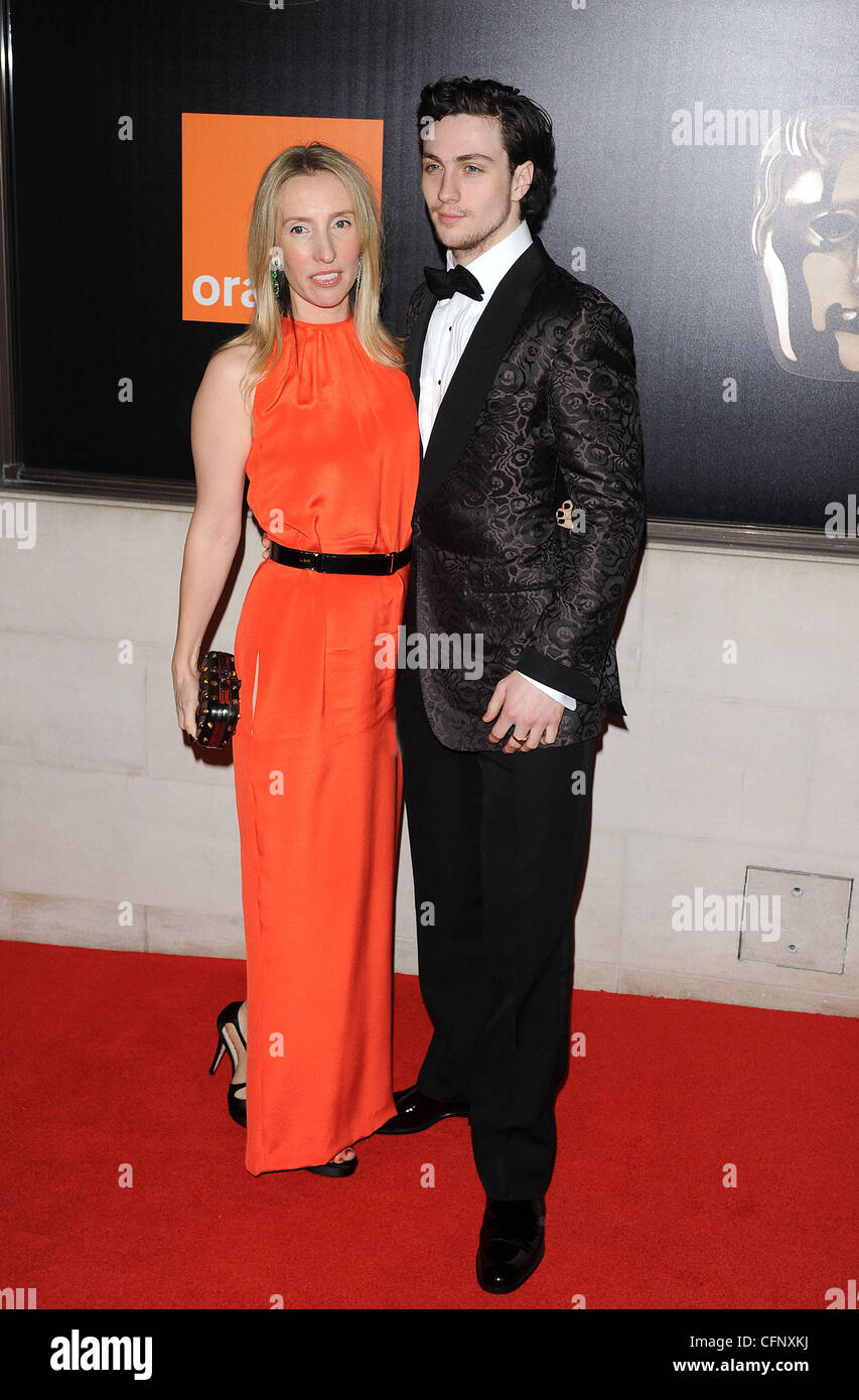 Sam Taylor-Wood e Aaron Johnson Orange British Academy Film Awards afterparty tenutosi presso la struttura Grosvenor House - Arrivi. Londra, Inghilterra - 13.02.11 Foto Stock