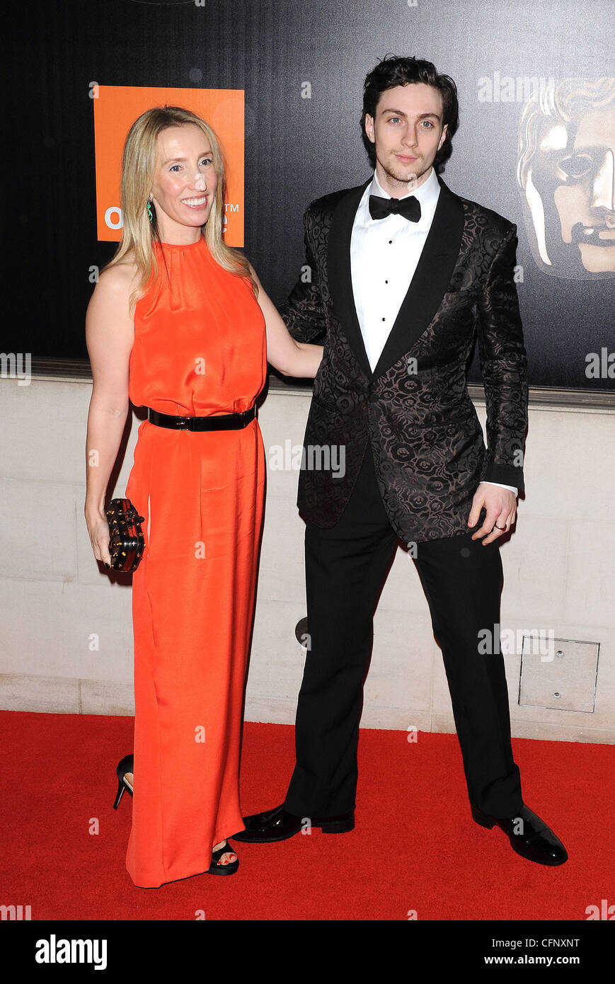 Sam Taylor-Wood e Aaron Johnson Orange British Academy Film Awards afterparty tenutosi presso la struttura Grosvenor House - Arrivi. Londra, Inghilterra - 13.02.11 Foto Stock
