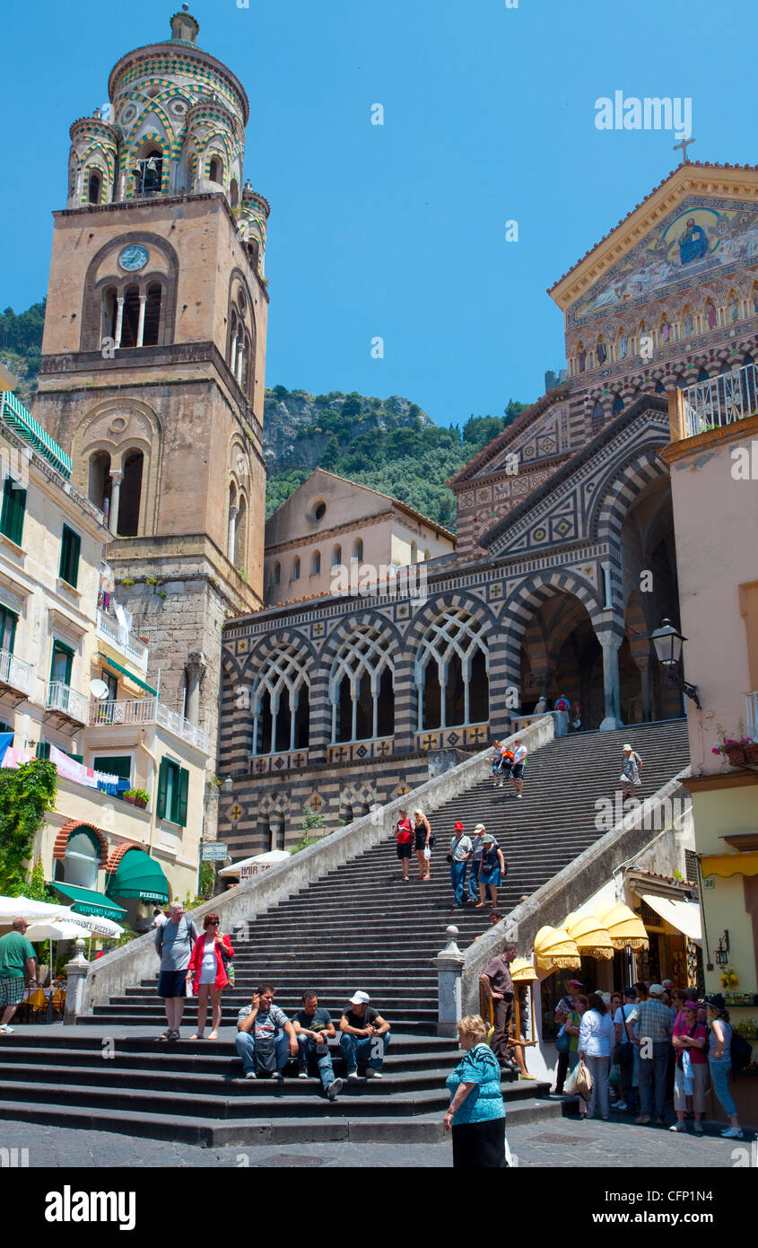 Cattedrale di Sant'Andrea, Duomo di Amalfi, Piazza Flavio Gioia, villaggio Amalfi, sito Patrimonio Mondiale dell'Unesco, Campania, Italia, mare Mediterraneo, Europa Foto Stock