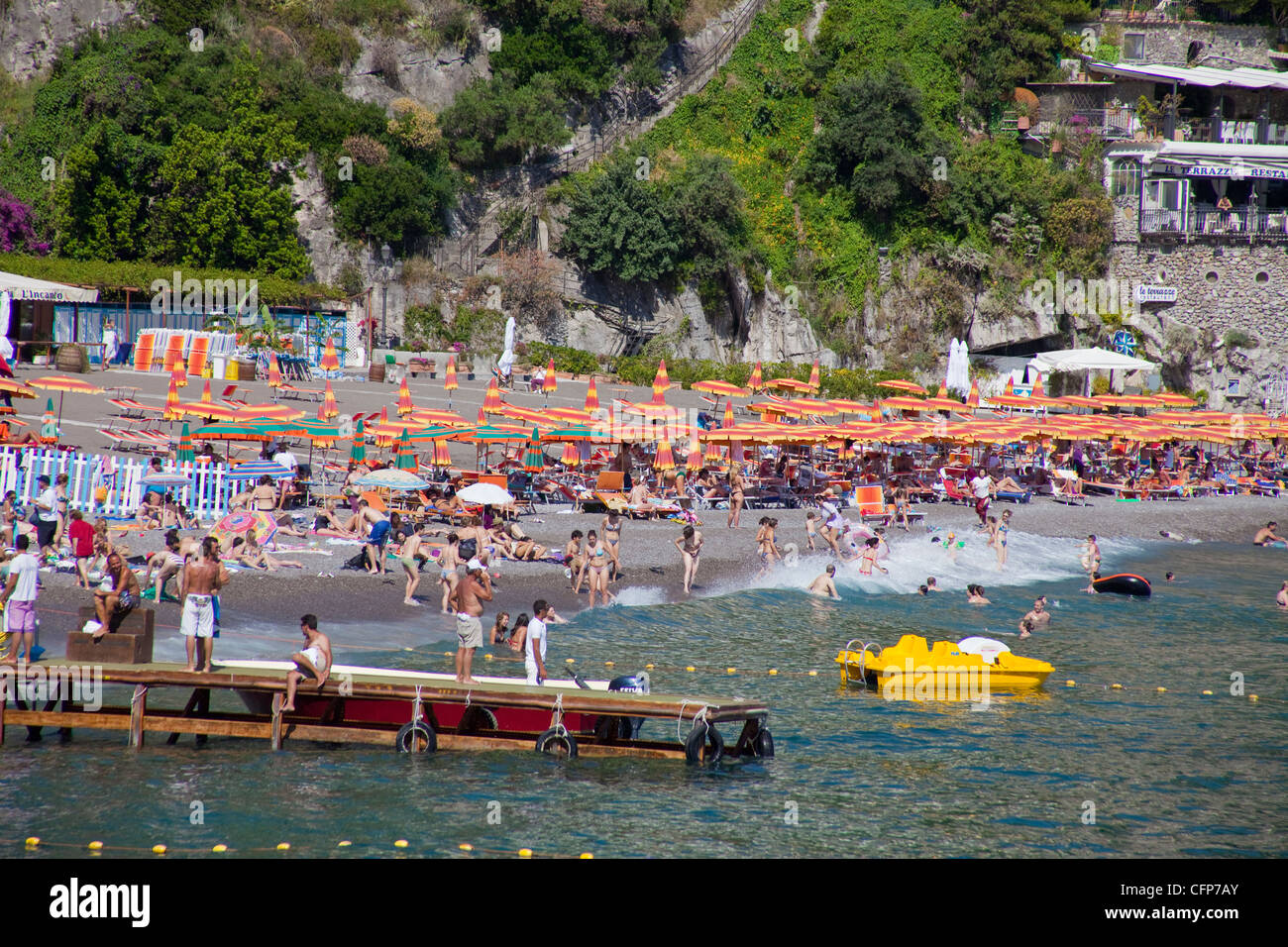 Spiaggia di Positano in costiera amalfitana, sito Patrimonio Mondiale dell'Unesco, Campania, Italia, mare Mediterraneo, Europa Foto Stock