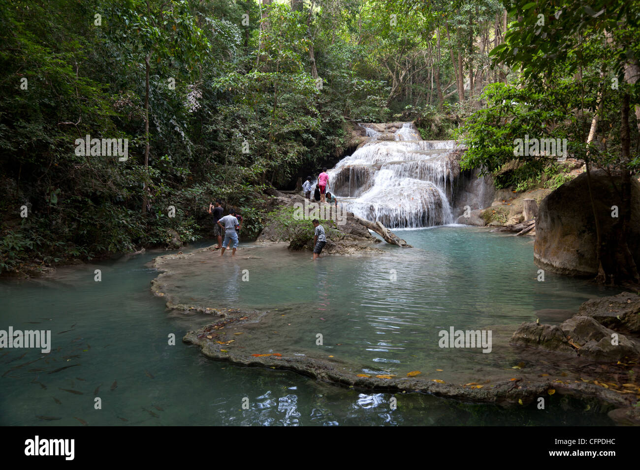 Dopo la stagione delle piogge, il Erawan cascata (Kanchanaburi-Thailand). La Cascade d'Erawan après la saison des pluies (Thaïlande) Foto Stock