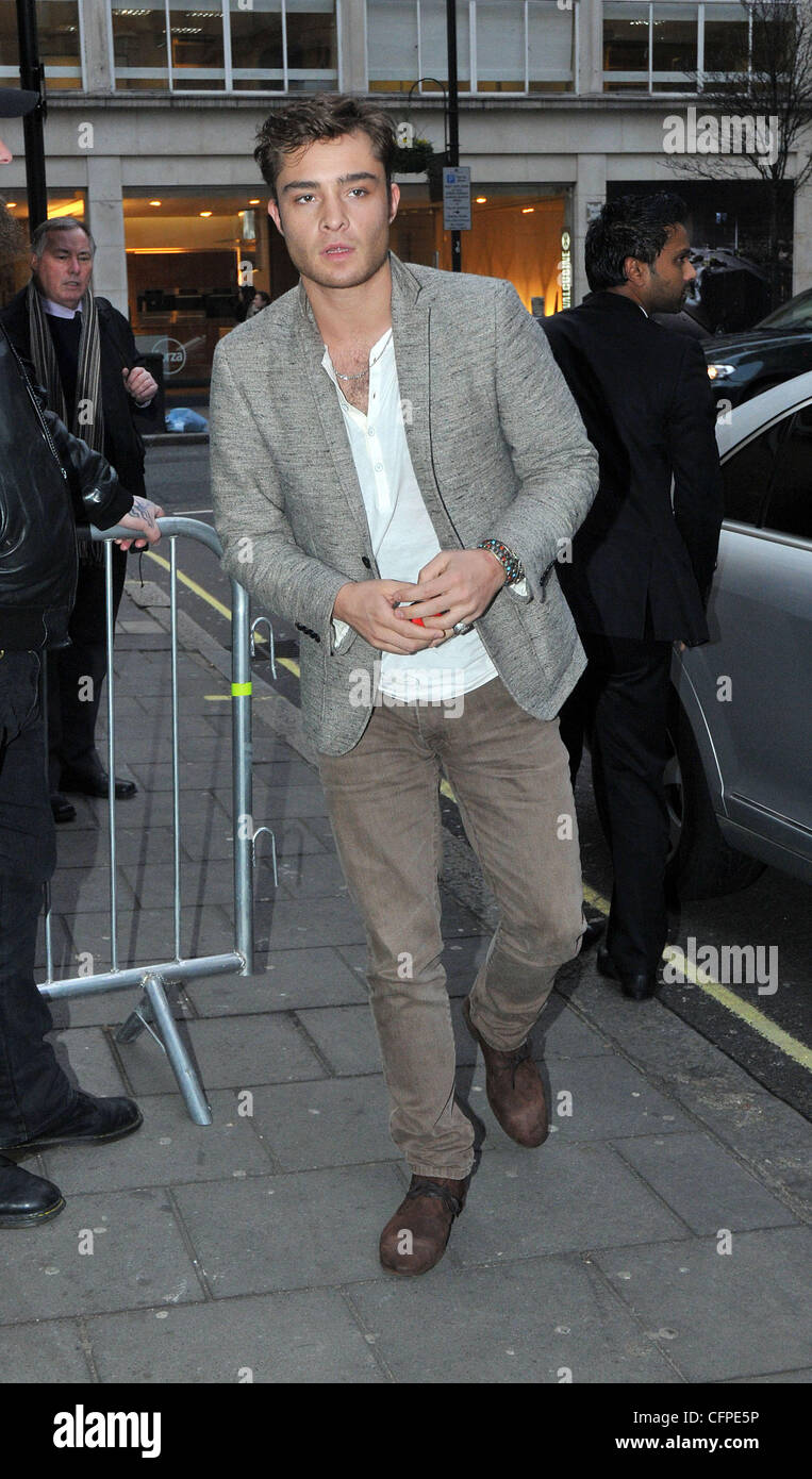 Ed Westwick celebrità al di fuori della BBC Radio One sudios Londra Inghilterra - 07.02.11 Foto Stock