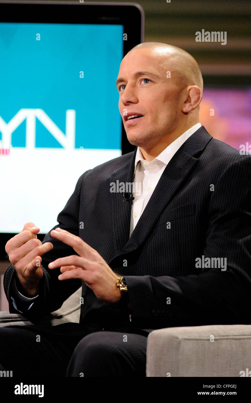 UFC Welterweight Champion Georges St-Pierre aka SPG sulla TVC è la Marilyn Denis Show. Toronto, Canada - 08.02.11 Foto Stock