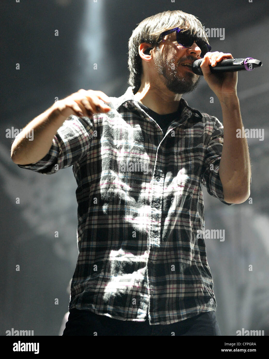 Mike Shinoda Rock band "Linkin Park' esecuzione dal vivo presso la Air Canada Centre. Toronto, Canada - 08.02.11 Foto Stock