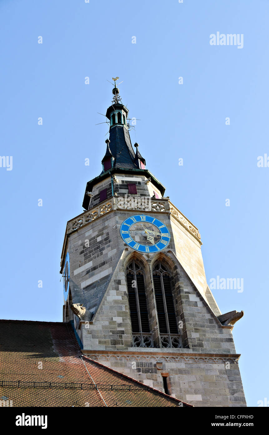 Torre con orologio di St. Georges Collegiata in Tuebingen, Turmuhr Stiftskirche zu St. Georg, Tübingen in Germania. Foto Stock