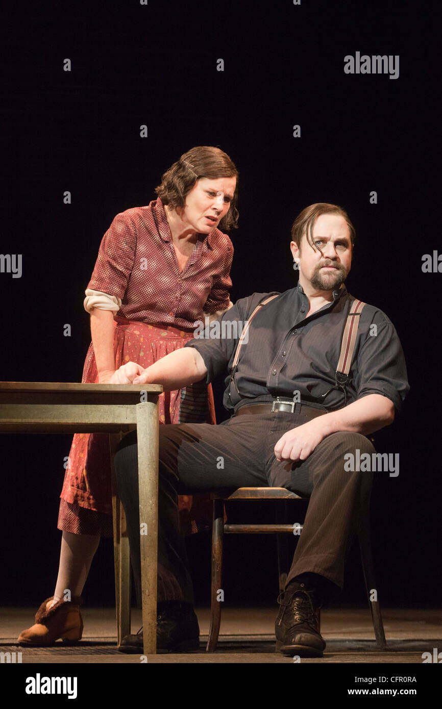 Sweeney Todd - Il barbiere demonio di Fleet Street, Adelphi Theatre, Strand, Londra interpretato da Michael Ball e Imelda Staunton Foto Stock