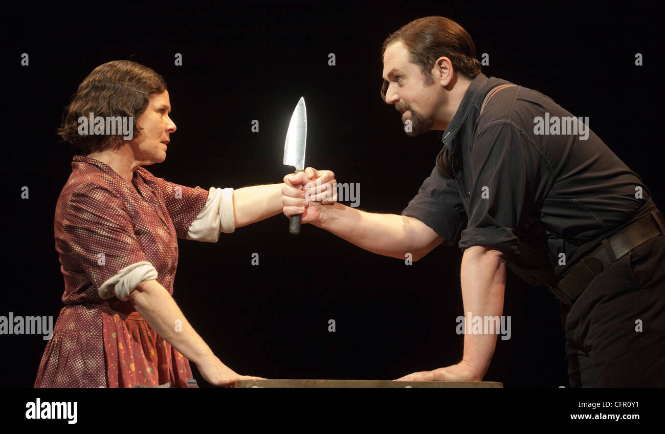 Sweeney Todd - Il barbiere demonio di Fleet Street, Adelphi Theatre, Strand, Londra interpretato da Michael Ball e Imelda Staunton Foto Stock