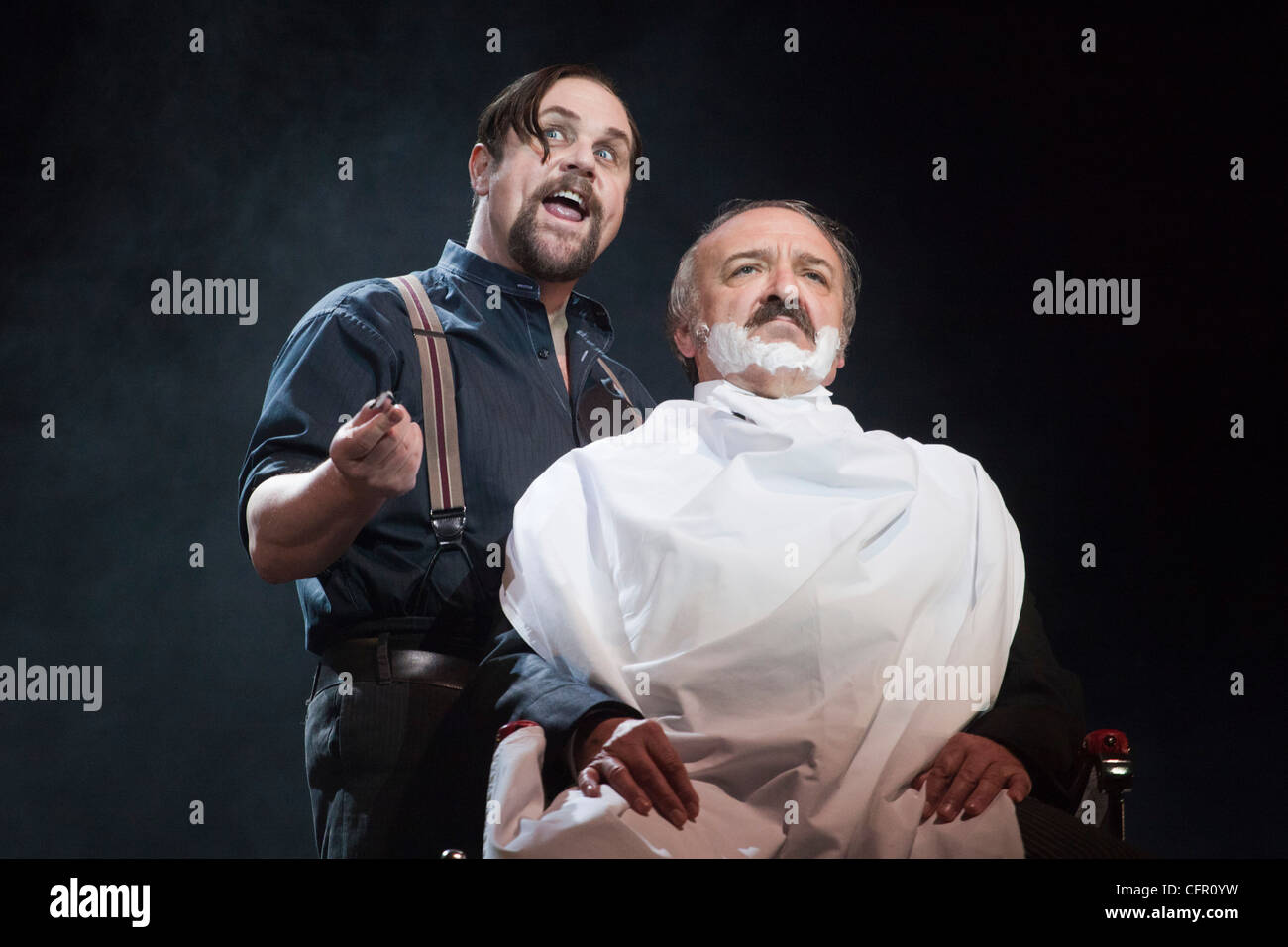 Sweeney Todd - Il barbiere demonio di Fleet Street, Adelphi Theatre, Strand, Londra interpretato da Michael Ball e John Bowe Foto Stock