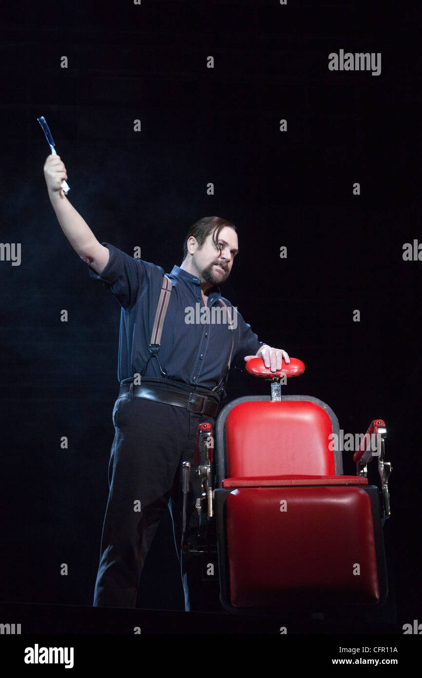 Sweeney Todd - Il barbiere demonio di Fleet Street, Adelphi Theatre, Strand, Londra interpretato da Michael Ball Foto Stock