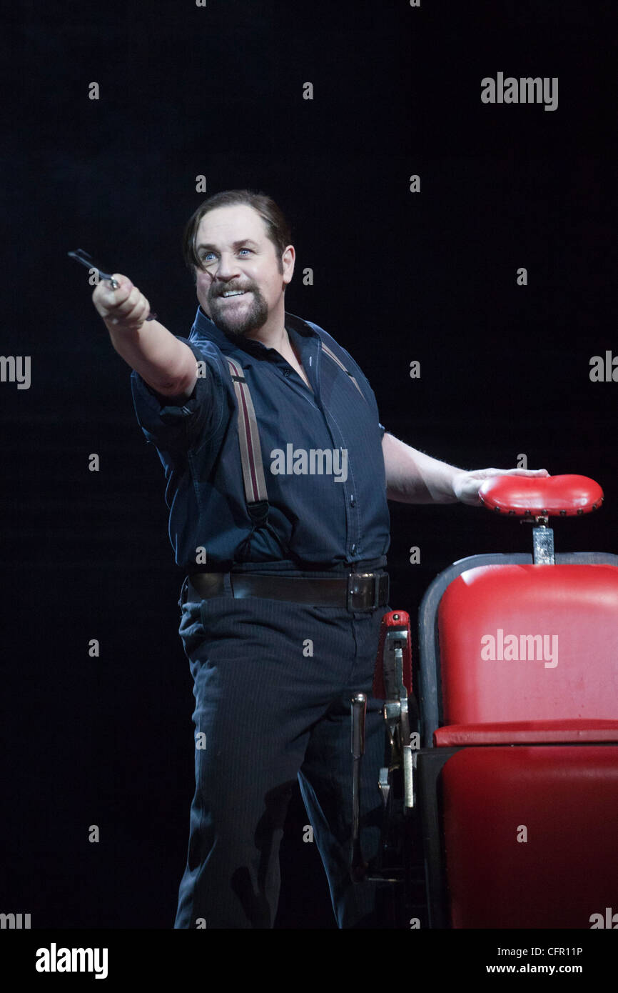 Sweeney Todd - Il barbiere demonio di Fleet Street, Adelphi Theatre, Strand, Londra interpretato da Michael Ball Foto Stock