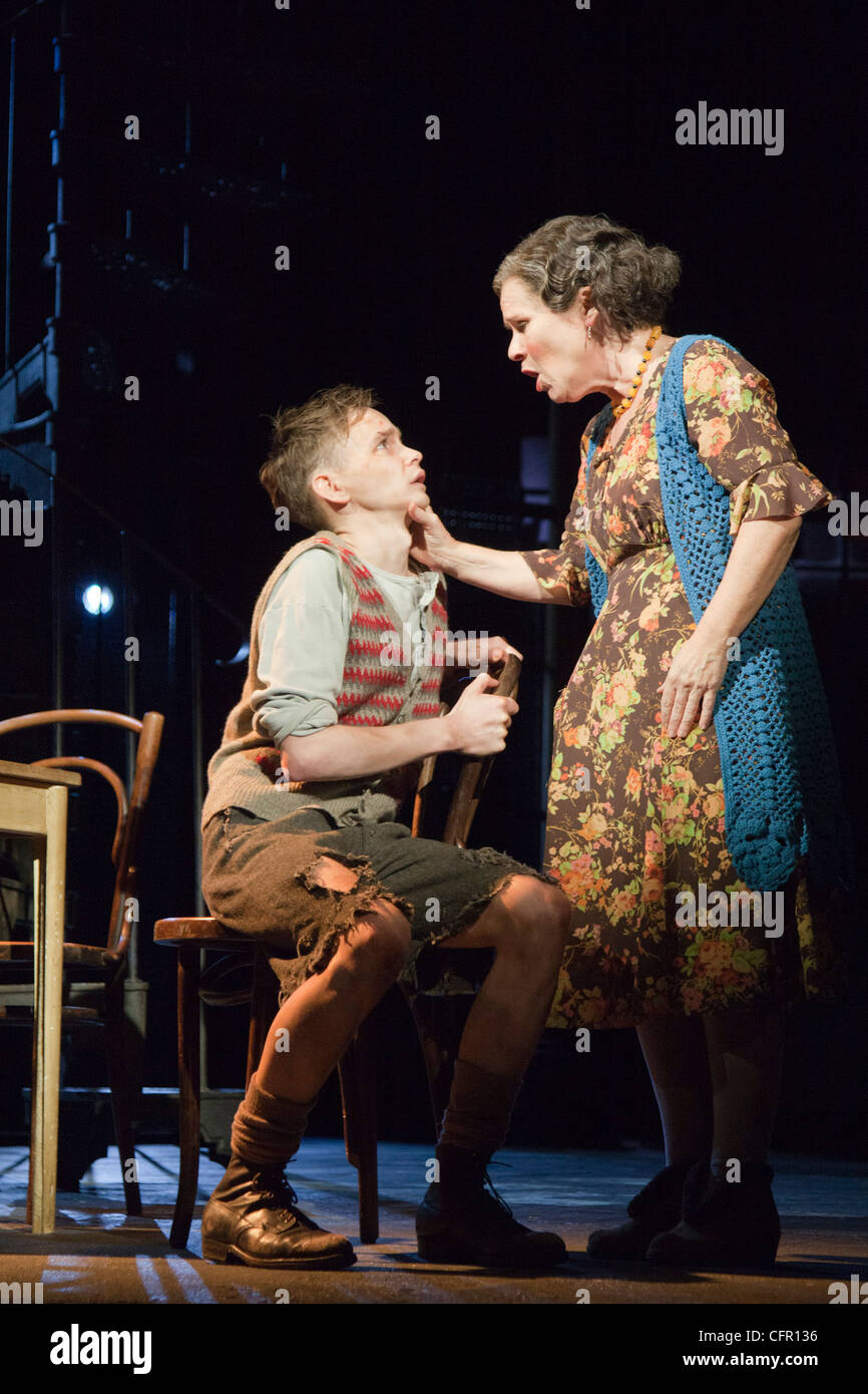Sweeney Todd - Il barbiere demonio di Fleet Street, Adelphi Theatre, Strand, Londra, James McConville e Imelda Staunton Foto Stock