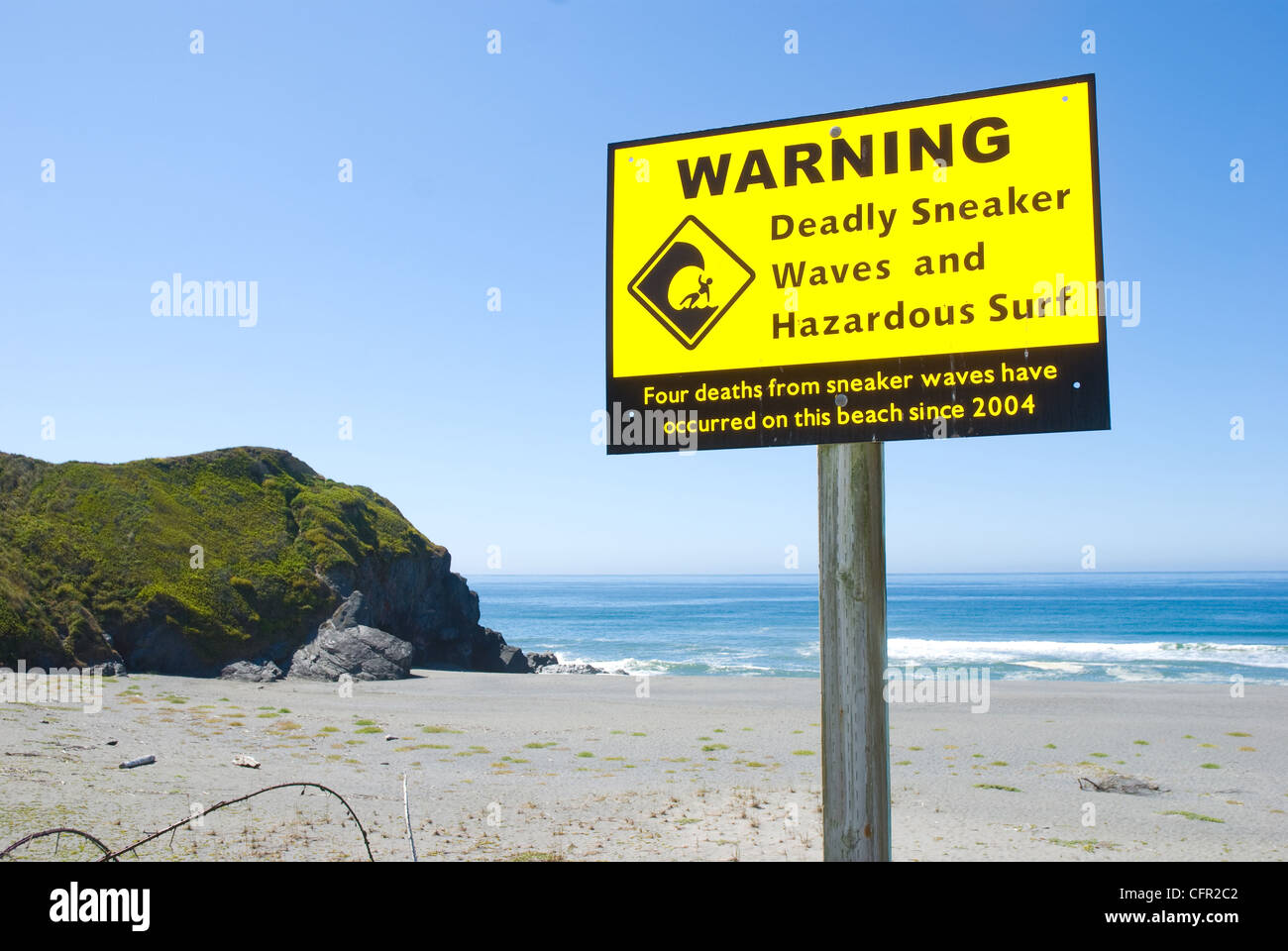 Sneaker Wave segno di avvertimento sulla California settentrionale beach Foto Stock