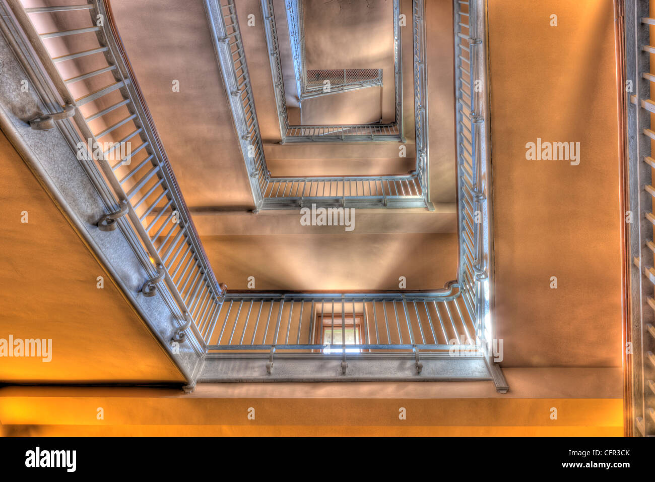 Una scala all'interno di Ellis Island Museo di immigrazione. Foto Stock